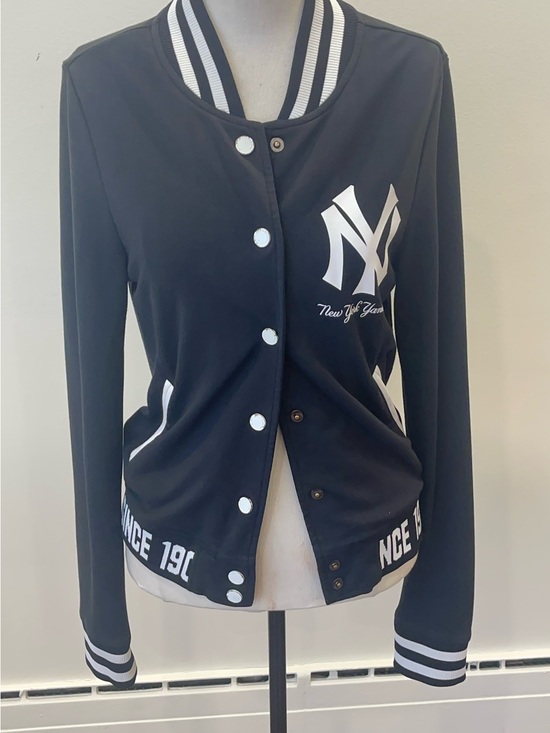 MLB Jackets & Blazers - MLB black and White Varsity Button-Up Jacket - New York Yankees